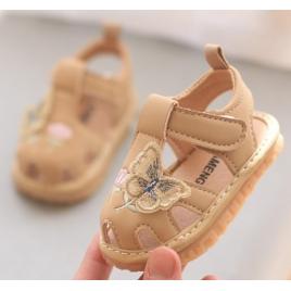 Sandalute crem cu piuitoare - fluturas (marime disponibila: marimea 22)