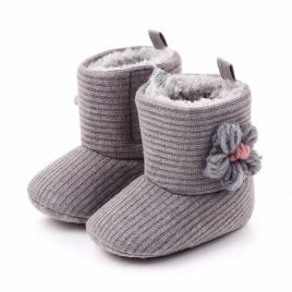 Cizmulite gri - floricica crosetata (marime disponibila: 6-9 luni (marimea 19