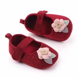 Pantofiori visinii cu floricica roz aplicata (marime disponibila: 9-12 luni