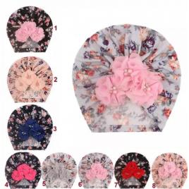 Caciulita tip turban cu floricele aplicate (marime disponibila: 6-9 luni