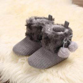 Cizmulite gri crosetate cu blanita si ciucurei (marime disponibila: 6-9 luni