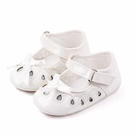 Pantofiori albi din lac (marime disponibila: 3-6 luni (marimea 18 incaltaminte))