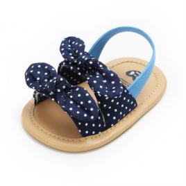 Sandalute cu bulinute si fundite (marime disponibila: 3-6 luni (marimea 18