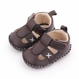 Pantofiori maro decupati (marime disponibila: 3-6 luni (marimea 18
