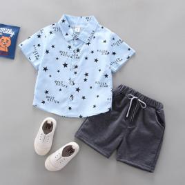 Costum cu camasuta bleu cu stelute (marime disponibila: 2 ani)