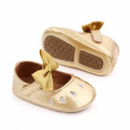 Pantofiori aurii din lac cu puncte argintii (marime disponibila: 6-9 luni