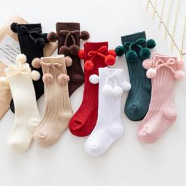 Sosete trei sferturi cu ciucurei (marime disponibila: 9-12 luni (marimea 20