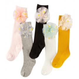 Sosete trei sferturi cu floare din tulle (marime disponibila: 9-12 luni