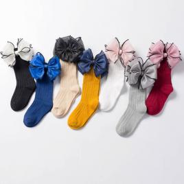Sosete trei sferturi cu fundita din organza (marime disponibila: 18-24 luni,