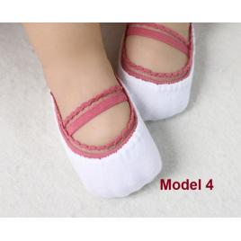 Talpici pentru fetite (marime disponibila: 9-12 luni (marimea 20 incaltaminte),