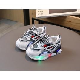 Adidasi albi cu detalii negre si luminite pentru baietei (marime disponibila:
