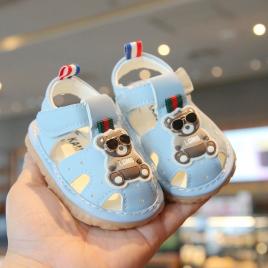 Sandalute bleu cu piuitoare - cool bear (marime disponibila: 9-12 luni (marimea