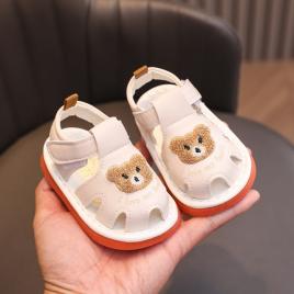 Sandalute ivoire cu piuitoare - bear family (marime disponibila: 9-12 luni