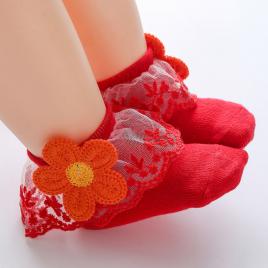 Sosetele rosii pentru fetite - margareta crosetata (marime disponibila: 0-3