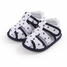 Sandalute albe cu stelute negre (marime disponibila: 3-6 luni (marimea 18