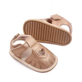 Sandalute aurii cu inimioara decupata (marime disponibila: 3-6 luni (marimea 18