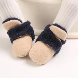Cizmulite plusate crem cu bleumarine pentru bebelusi (marime disponibila: 6-9
