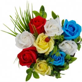 Aranjament floral deosebit 9 trandafiri cutie , flori de sapun,buburuza, 15x15x15 cm