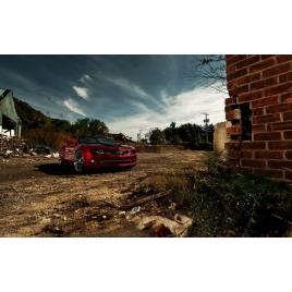 Fototapet autoadeziv Masina dintre ruine, 75x100 cm