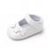 Pantofiori albi cu trei floricele aplicate (marime disponibila: 6-9 luni
