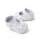 Pantofiori albi cu trei floricele aplicate (marime disponibila: 6-9 luni