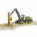 Tractor forestier john deere 1270g cu un bustean bruder